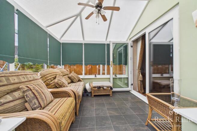 Frogmore Avenue, Hyde, Greater Manchester, SK14 photo 4