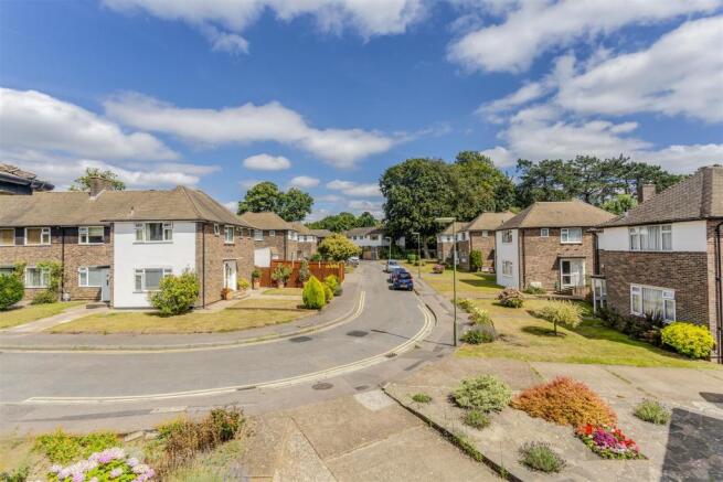 flat-courtlands-crescent-banstead-108.jpg