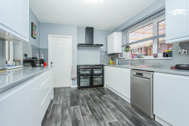 Kitchen/Breakfast...