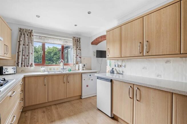 4 Manor Court - Kitchen.jpg