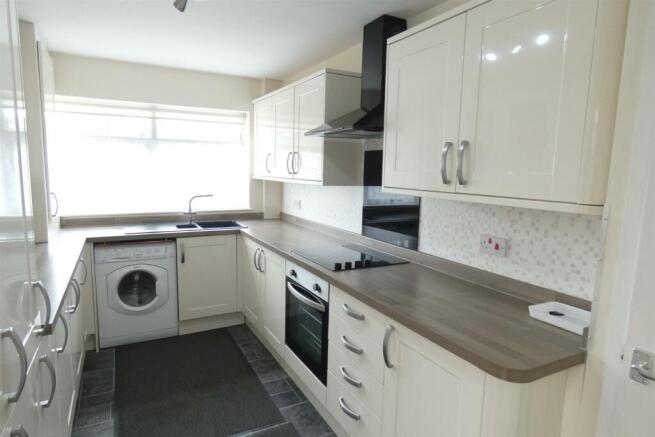 FITTED KITCHEN