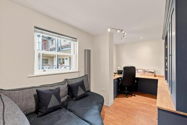 4 bed Flat to rent Image 12
