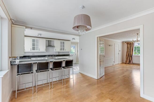 4 bed Detached for sale Image 5