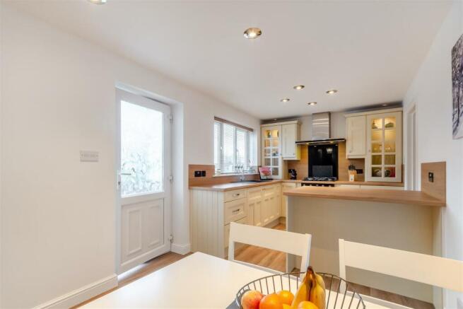 8583379-interior29.jpg
