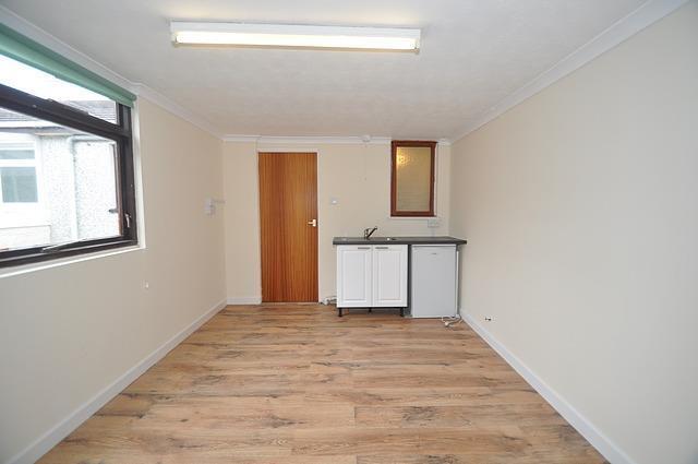 Trelil Oct 2010. Annex bedsit.jpg