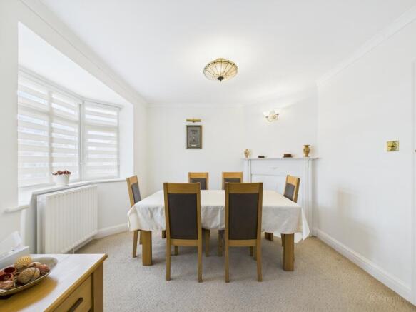 CAM02136G0-PR0353-STILL001