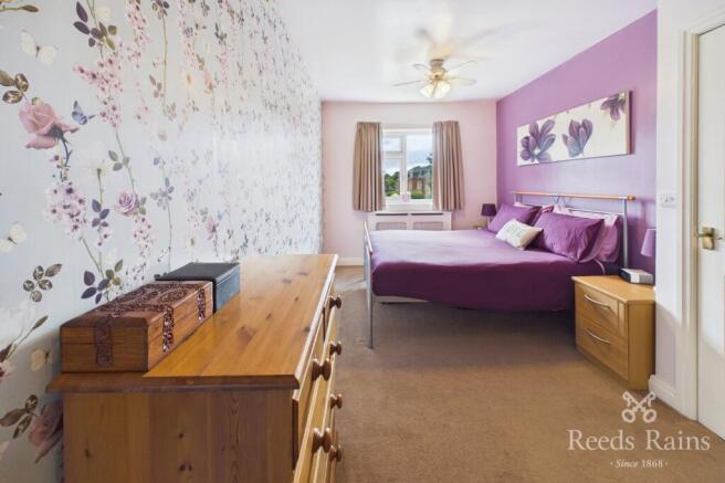 5 bed Semi-Detached for sale Image 7
