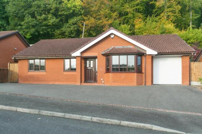 3-bed bungalow on Lon Dderwen, Abergele, Conwy, LL22, £325,000