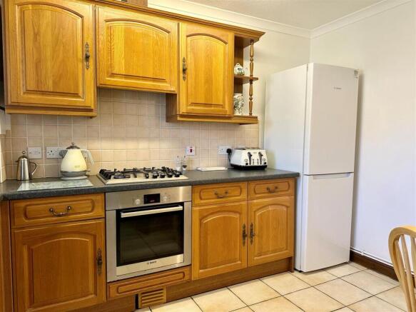 Kitchen 2.jpg