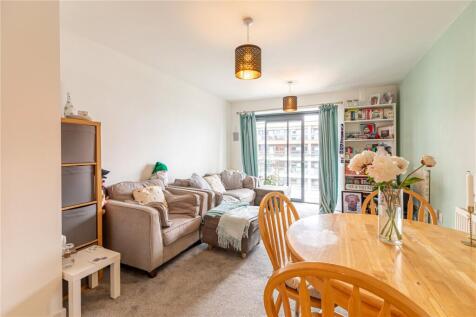 Kingman Way, Newbury, Berkshire, RG14