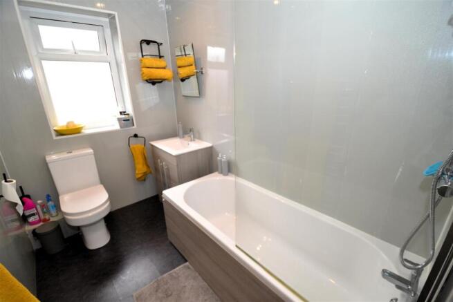 3 bed Semi-Detached for sale Image 12
