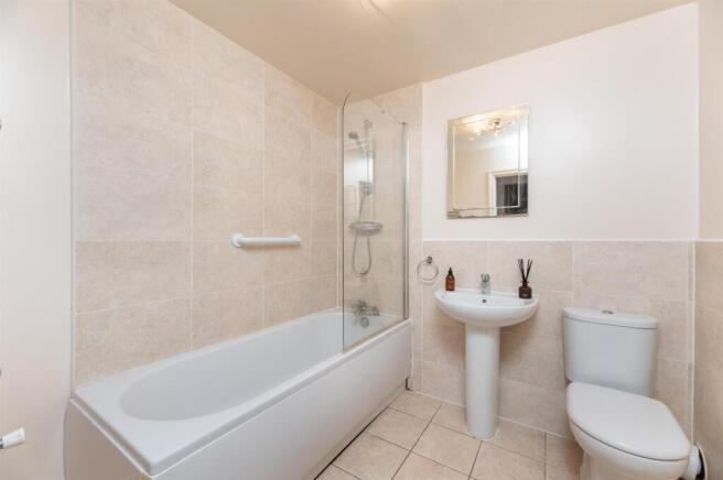 2 bed Flat for sale Image 4