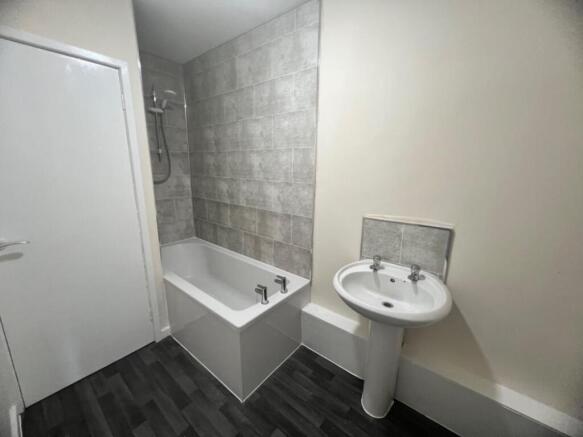2 bed Flat to rent Image 6