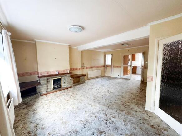 3 bed Semi-Detached for sale Image 6