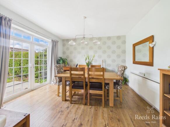 4 bed Semi-Detached for sale Image 8