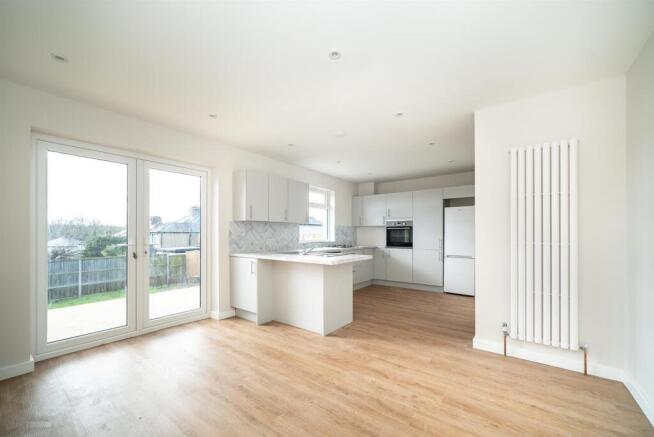 Kitchen/Dining Room 4