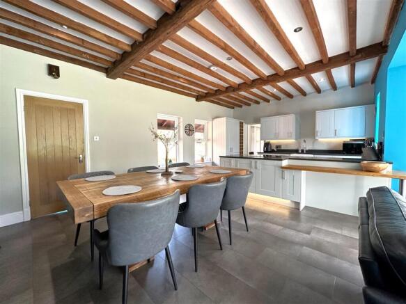 Large Beamed Dining Kitchen 674