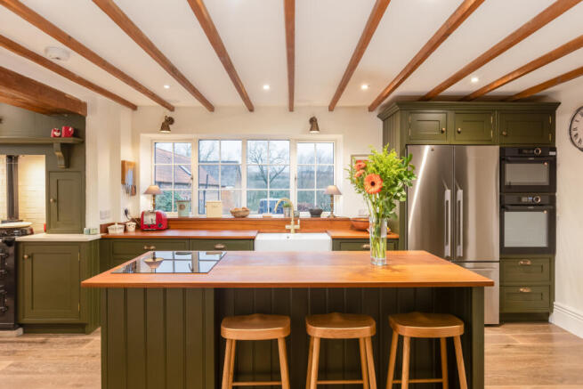 7 bed Detached for sale Image 4