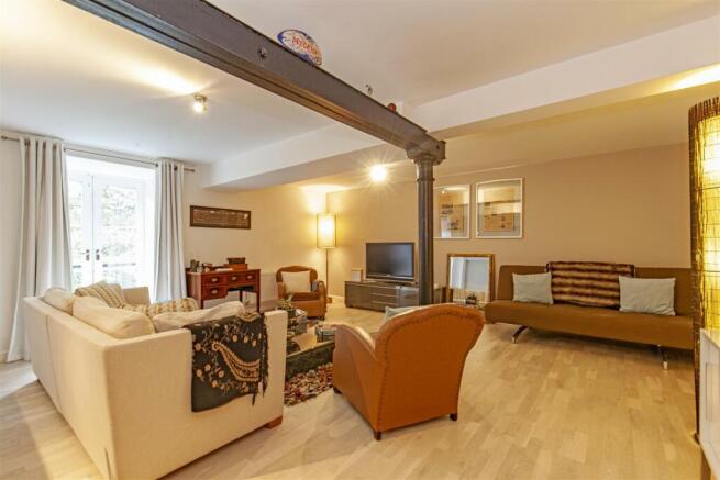 Family Room-2.jpg
