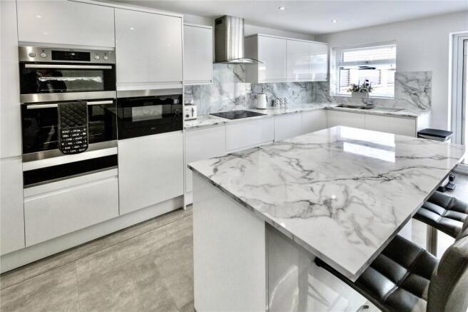 3 bed Bungalow for sale Image 6