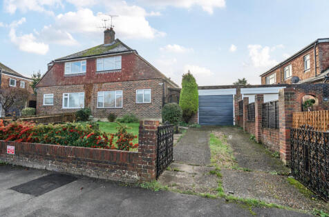 Kings Avenue, Tongham, Surrey, GU10