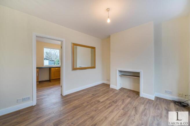 Glebe Avenue, Ickenham, UB10 photo 4