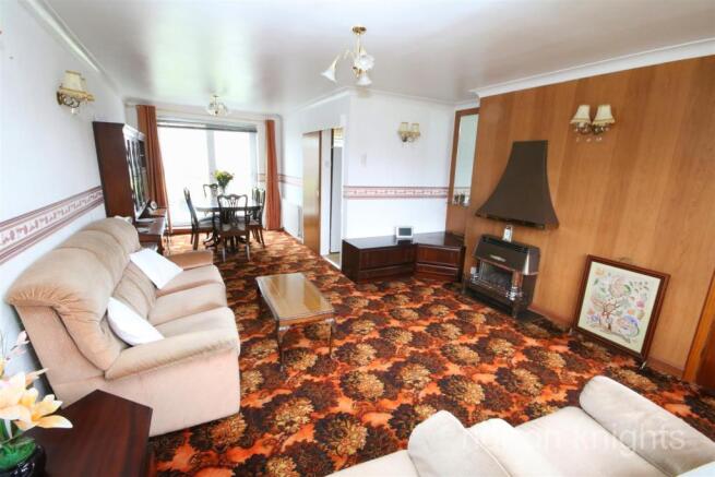 OPEN PLAN LOUNGE/ DINING ROOM