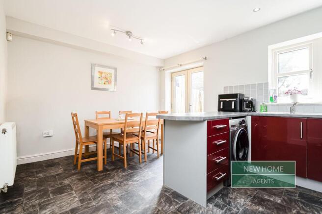 4 bed Town House for sale Image 5