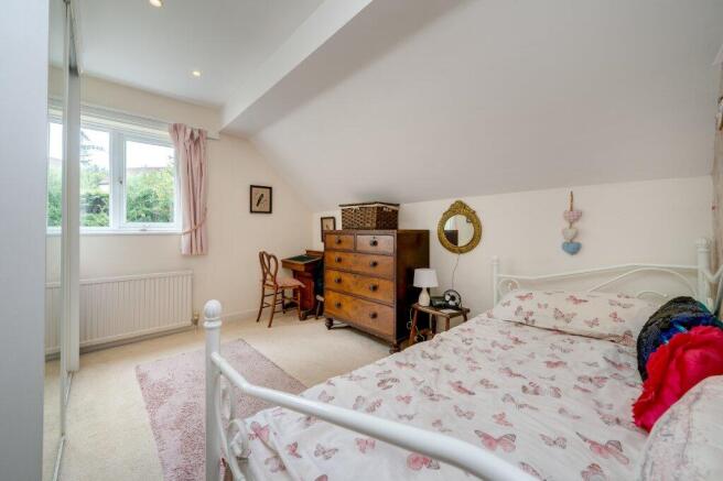 5 bed Detached for sale Image 11