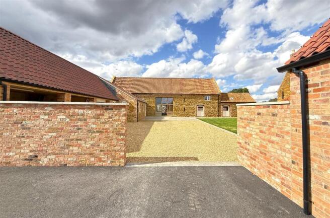 9018609-106670-134018871916149646-9a645244-2933-04