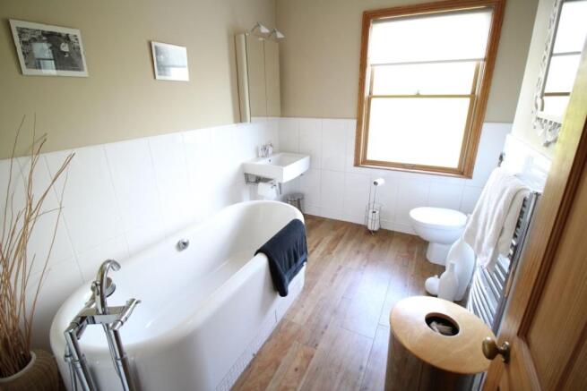 Family Bathroom / WC