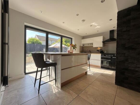 3 bed Semi-Detached for sale Image 5