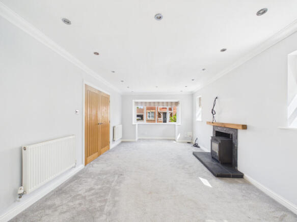 4 bed Detached for sale Image 5