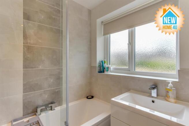 FAMILY BATHROOM: