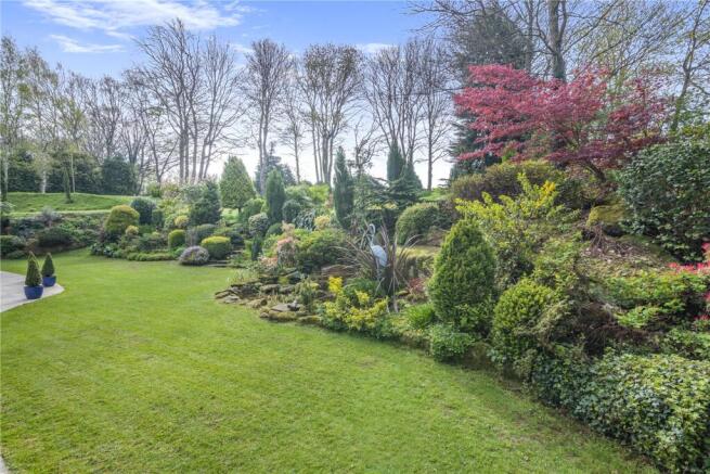 5 bed Detached for sale Image 10