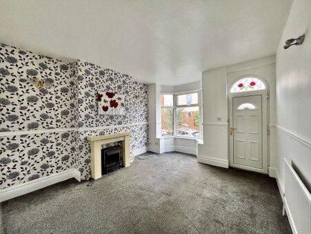 2 bed Terraced to rent Image 4