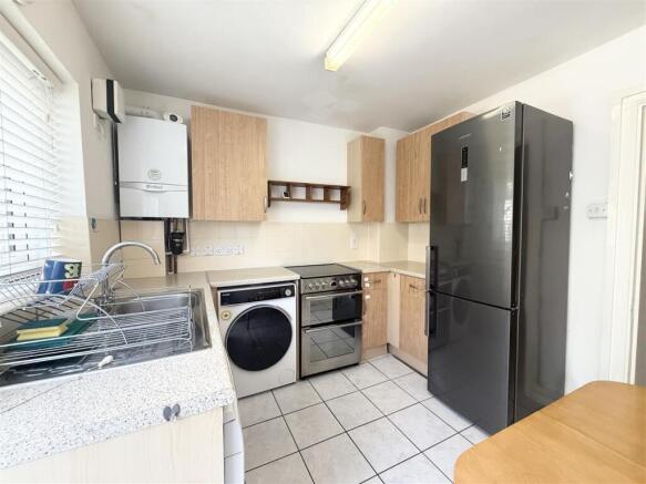Kitchen 2.jpg