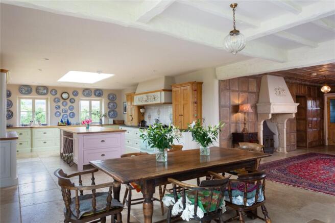 4 bed Detached for sale Image 5