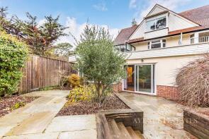 Flat 1, 60 Orchard Glen, Queens Park Avenue, Bournemouth BH8 9EZ