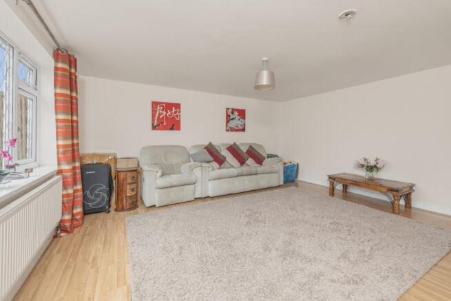 4 bed Semi-Detached for sale Image 5