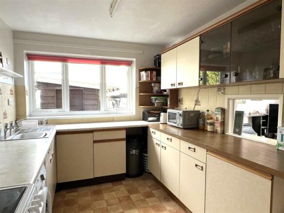 Kitchen: