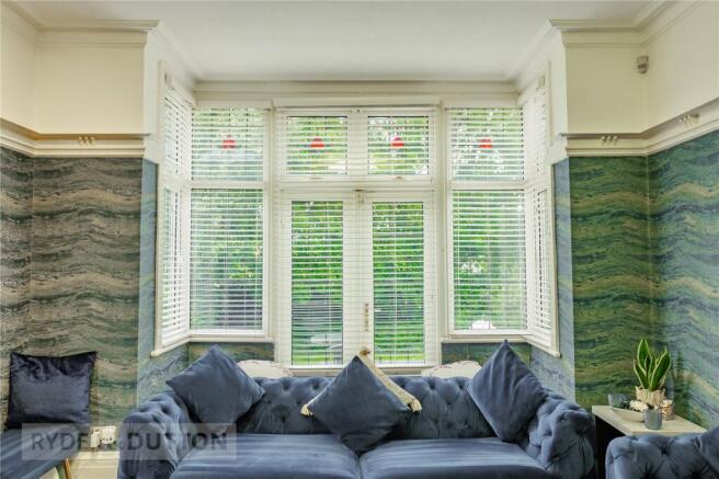 5 bed Detached for sale Image 9