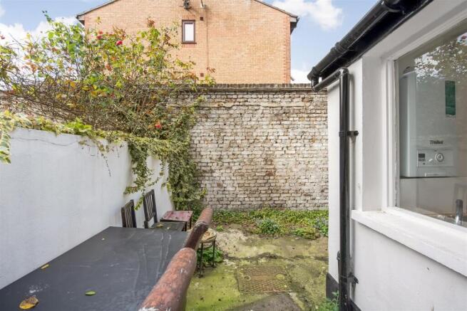 08.09.2020_63-Henshaw-Street-SE17-1PE_8.jpg