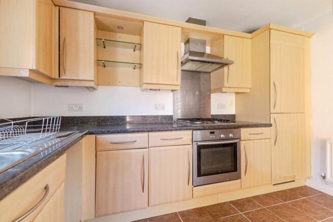 3 bed Ground Flat for sale Image 7