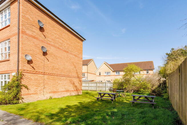 2 bed Ground Flat for sale Image 10