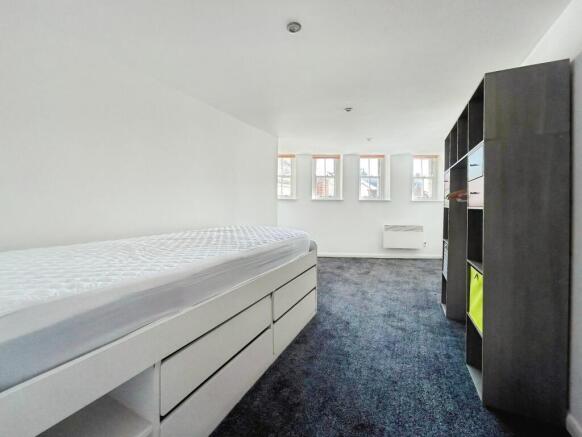 2 bed Flat to rent Image 9