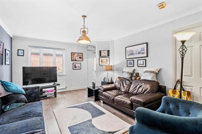 9 Bomford Hill - sitting room.jpg