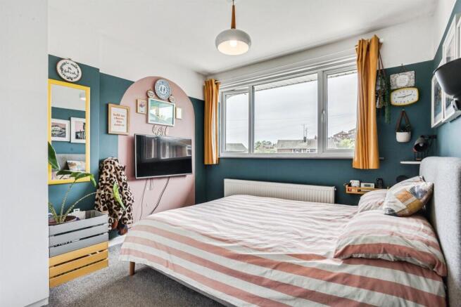 4 bed Semi-Detached for sale Image 9