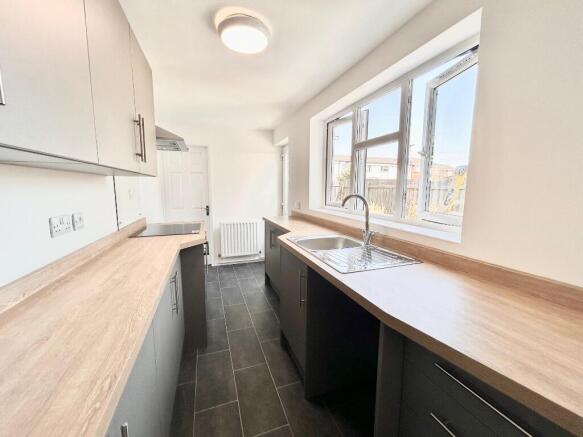 3 bed Semi-Detached to rent Image 4
