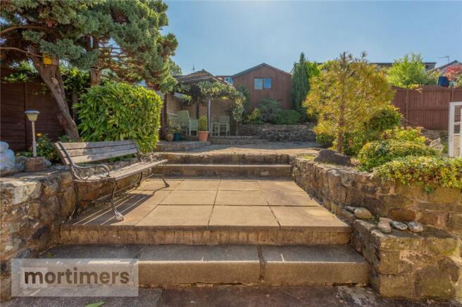 Driveway/Ggardearage
